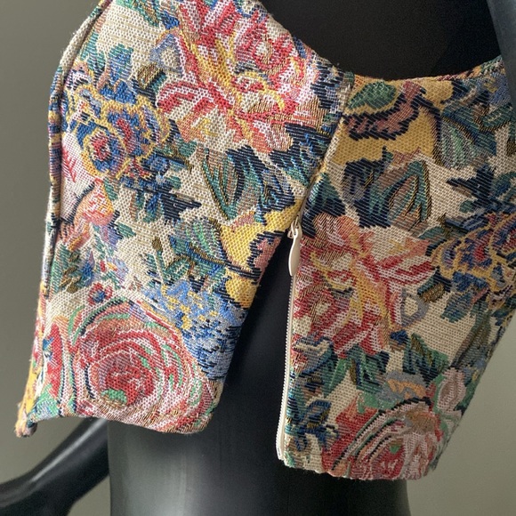 Floral Tapestry Crop Top - Picture 6 of 10